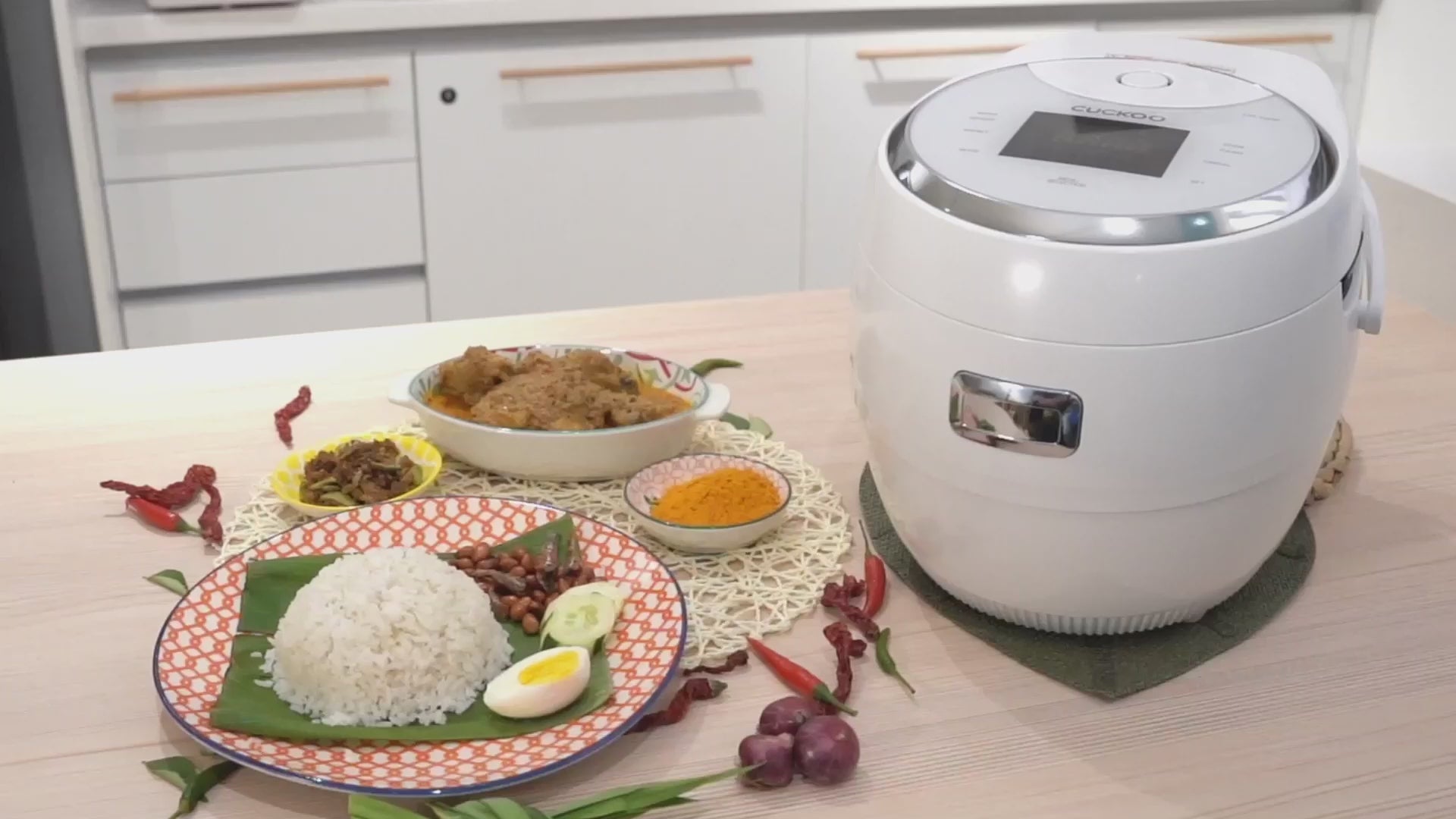 Load video: Video - CR-1020F/CR-1010F Multicooker